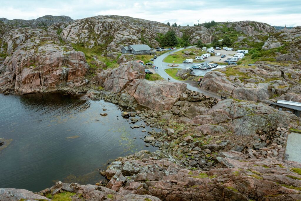 Surowy krajobraz i miejsce biwakowe w Lindesnes w Norwegii